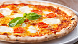 How To Get a Crisp Pizza Crust: 3 Factors That Matter