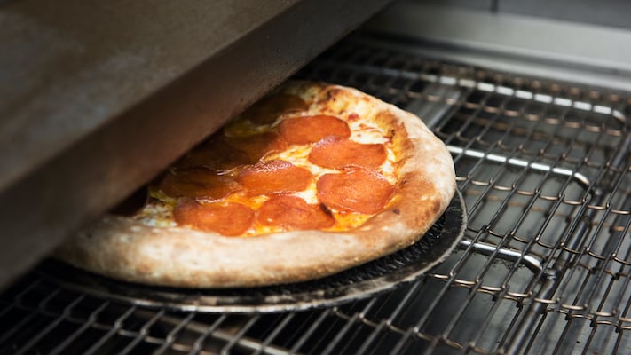 pizza-on-conveyor-oven